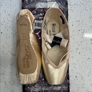 La Pointe Ballet Shoes - Cream
